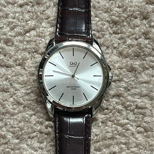 Q&Q unisex vintage brown/silver adjustable wristwatch‎ one size
